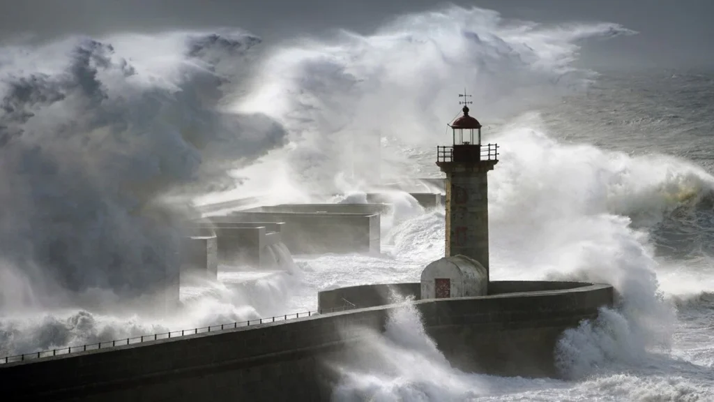 जापान के उत्तरी तट से कुछ दूरी पर समुद्र में 7.6 तीव्रता का शक्तिशाली भूकंप