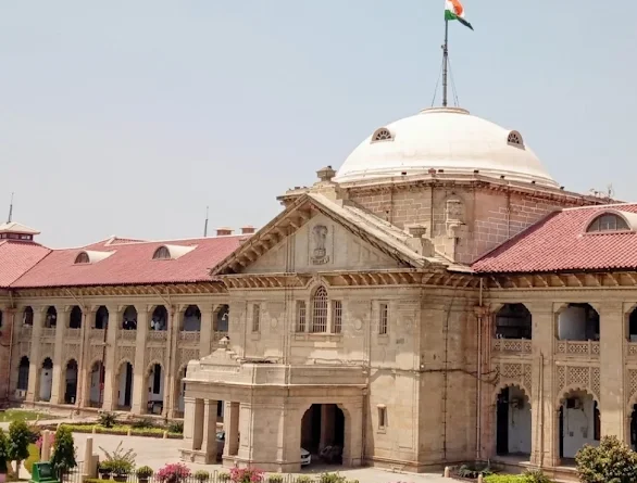 <span style="color:#ff0000;">हाईकोर्ट ने कहा, “जब एक ज्यूडिशियल ऑफिसर (जूनियर डिवीज़न का ज्यूडिशियल ऑफिसर हो सकता है) अपना ज्यूडिशियल काम कर रहा होता है तो वह डिस्ट्रिक्ट मजिस्ट्रेट या डिस्ट्रिक्ट पुलिस चीफ और यहां तक कि किसी राज्य के पॉलिटिकल हेड से भी ऊपर होता है।”</span>